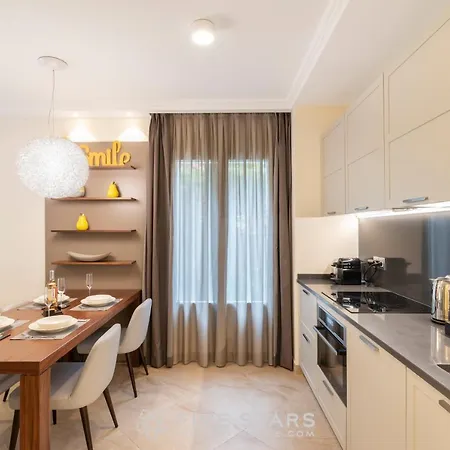 Artemys - Five Stars House